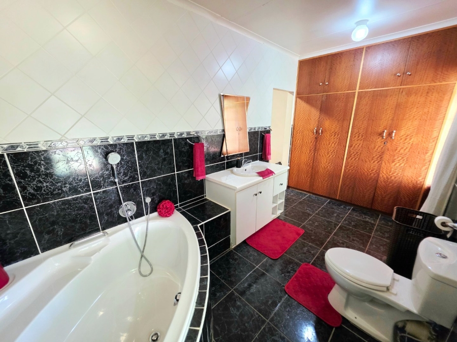 4 Bedroom Property for Sale in Fichardt Park Free State